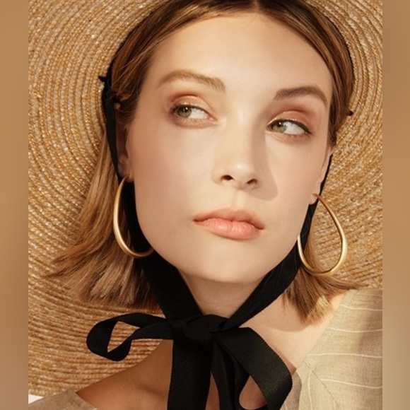 🌸Hoop Earrings Oblong 18k Plated - Picture 3 of 5